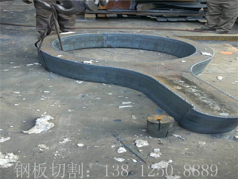 Q345B钢板切割大型牌坊件