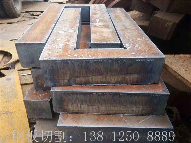 Q345C钢板切割大型牌坊件