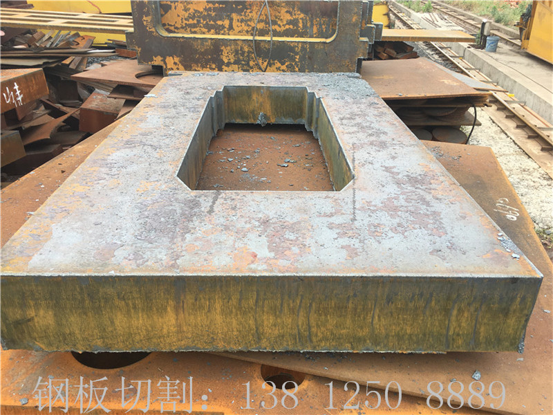 Q345E钢板切割大型牌坊件